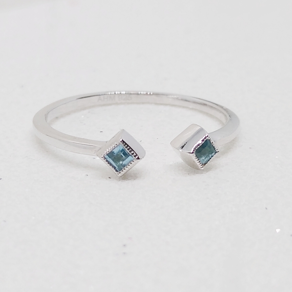 Sterling Silver Blue Topaz Open Ring Size 7 - Picture 2 of 5